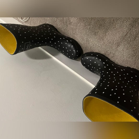 Cute polka dot dark blue almost black and raindrop white size 9 nearly new boots - Picture 6 of 12